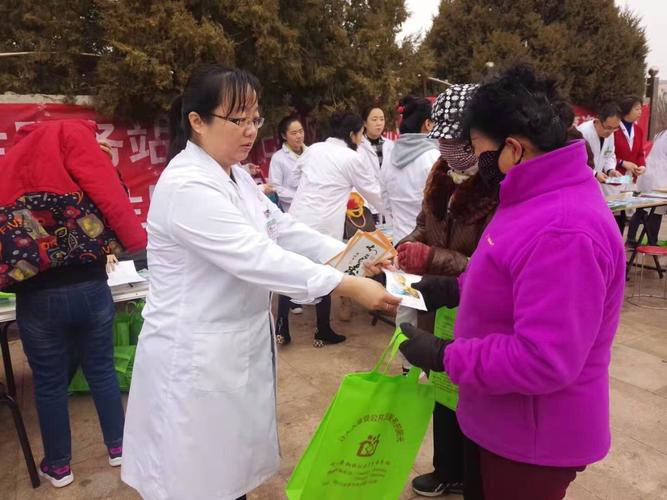 磴口县巴镇社区卫生服务中心开展"三八"妇女节健康教育咨询活动
